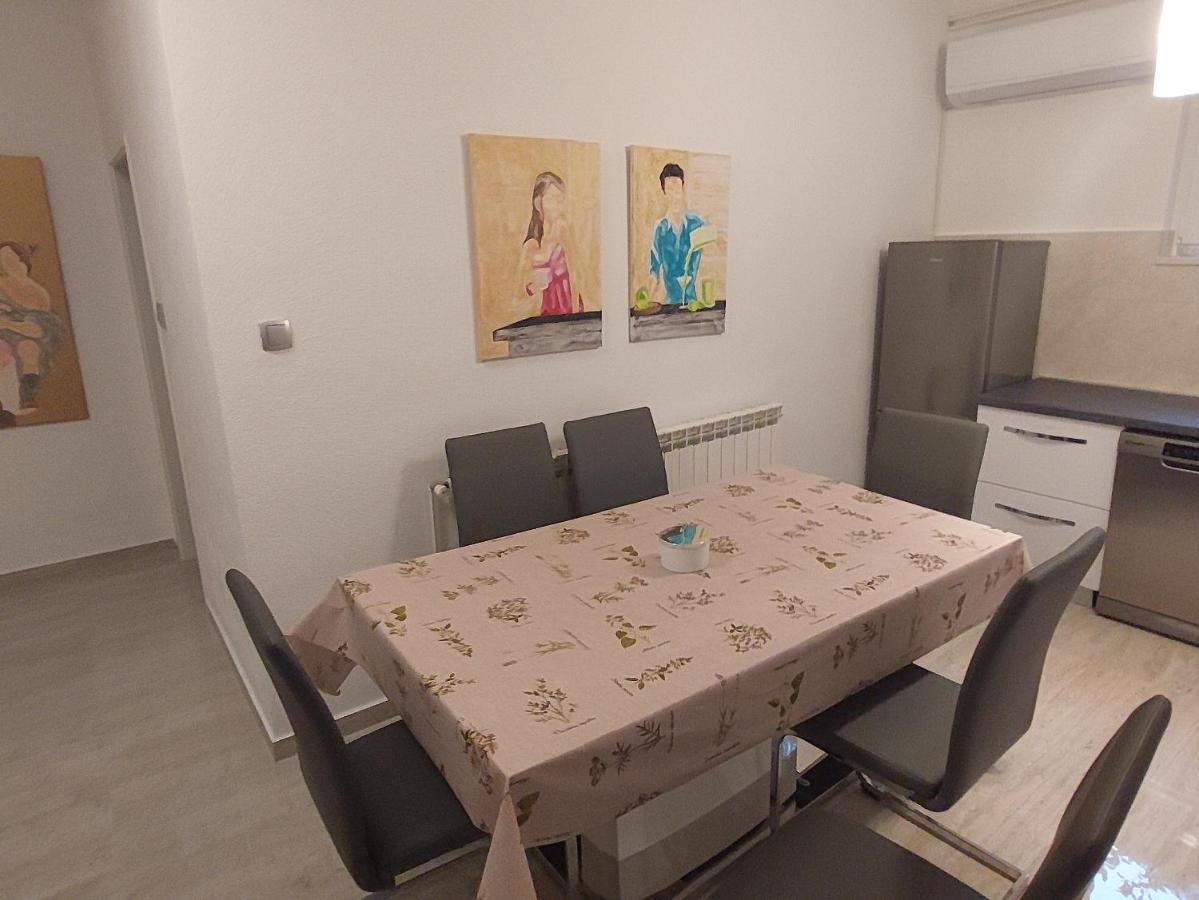 Apartman Miro ชิเบนิก ภายนอก รูปภาพ