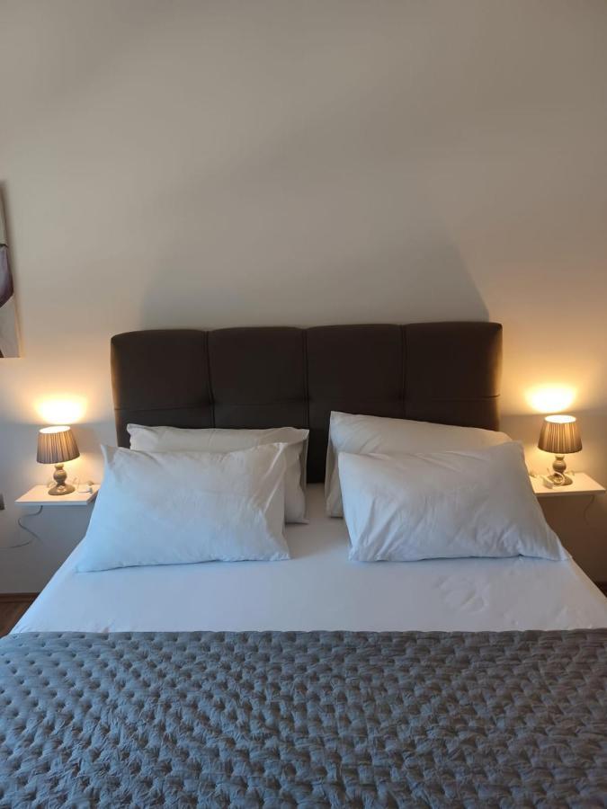 Apartman Miro ชิเบนิก ภายนอก รูปภาพ